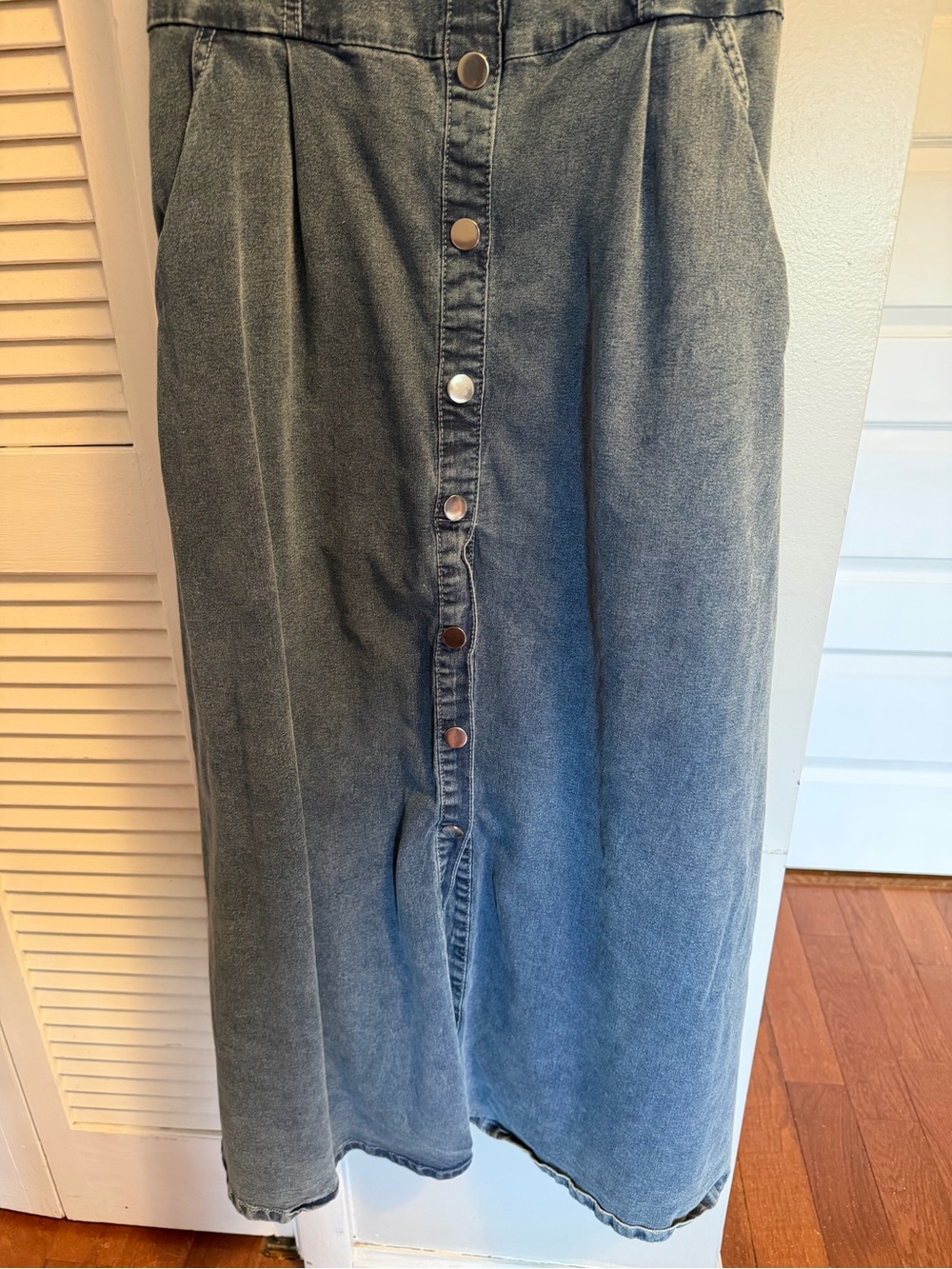 Amazon Sleeveless Button-Front Denim Maxi Dress in Faded Blue - Picture 5 of 7